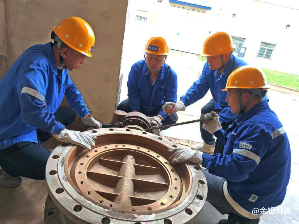20250522-3044永利集团股份化学分公司生产一区检修班组,处理阀门故障 (1).jpg 20250522-3044永利集团股份化学分公司生产一区检修班组,处理阀门故障 (1).jpg