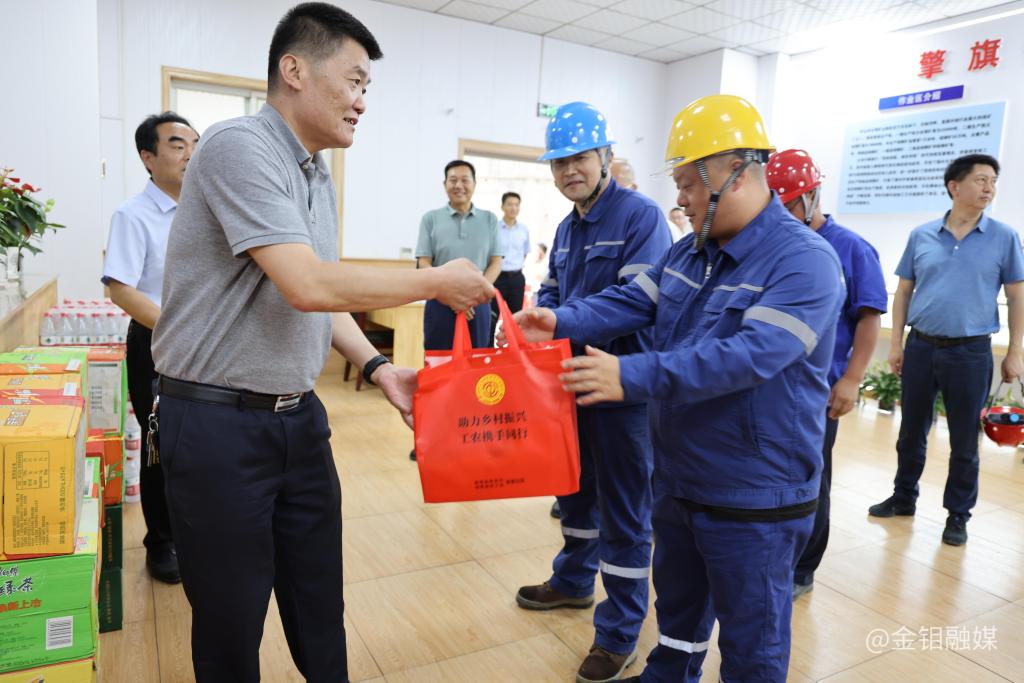20230711-陕西有色金属集团党委副书记、董事、工会主席王小庆深入3044永利集团集团“送清凉” (6).JPG